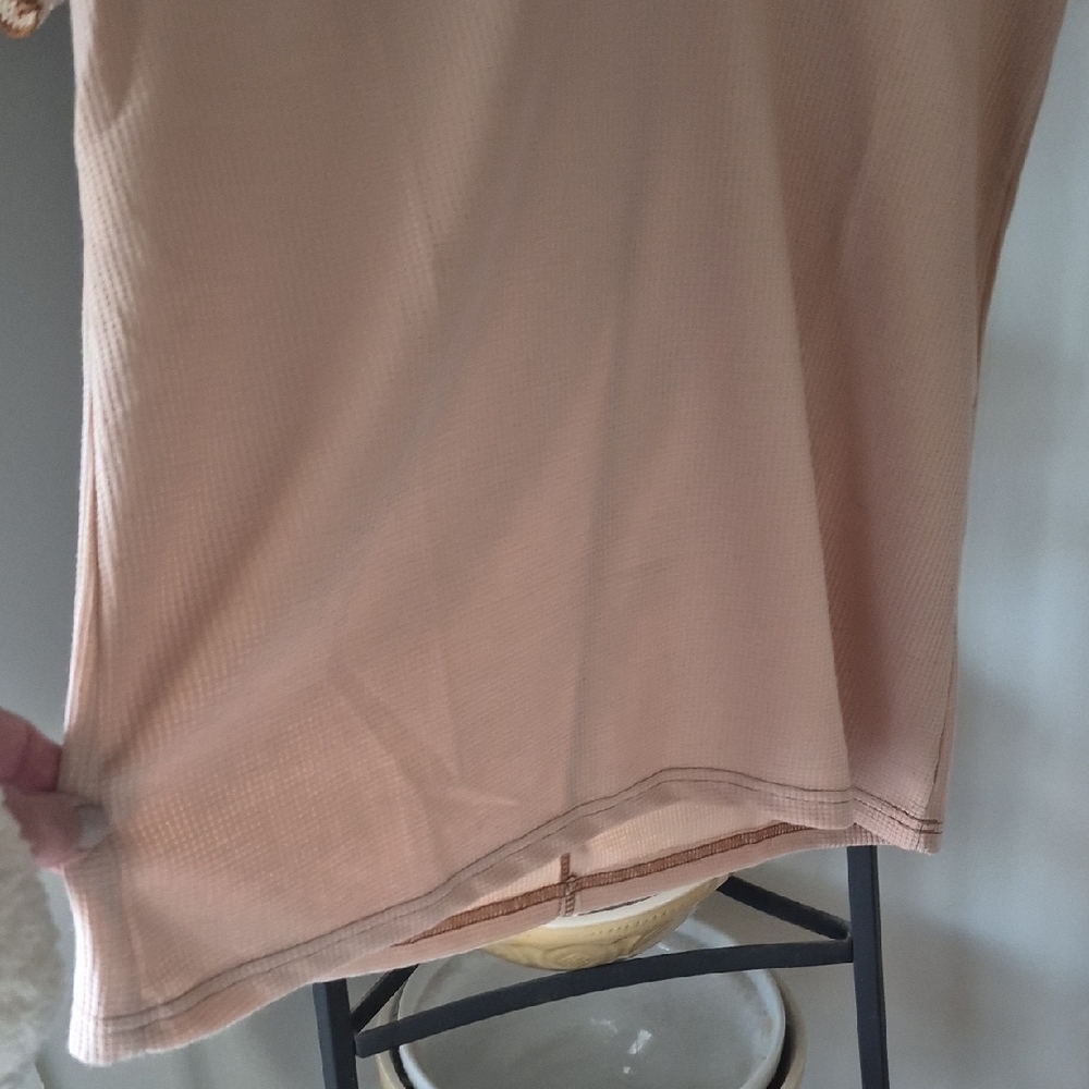 POL Waffle Knit V-Neck Top in beige with Cream Lace - Picture 5 of 7